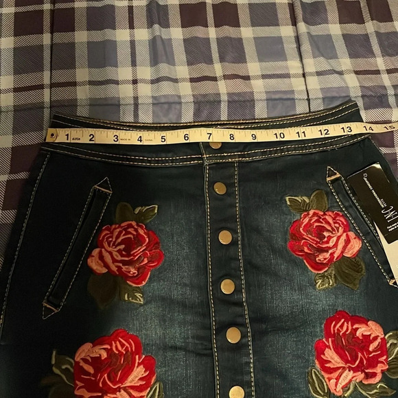 INC Embroidered Denim Mini Skirt Size 2P NWT - Picture 6 of 7